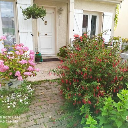 Chambre D Hote A 20 Min De Versailles Le Mesnil-Saint-Denis Eksteriør billede