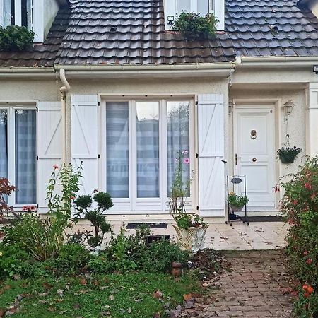 Chambre D Hote A 20 Min De Versailles Le Mesnil-Saint-Denis Eksteriør billede